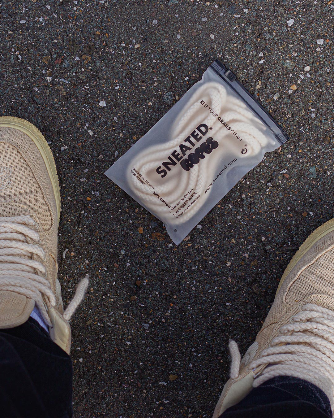 sneated rope laces in creme gelaced auf creme sneaker