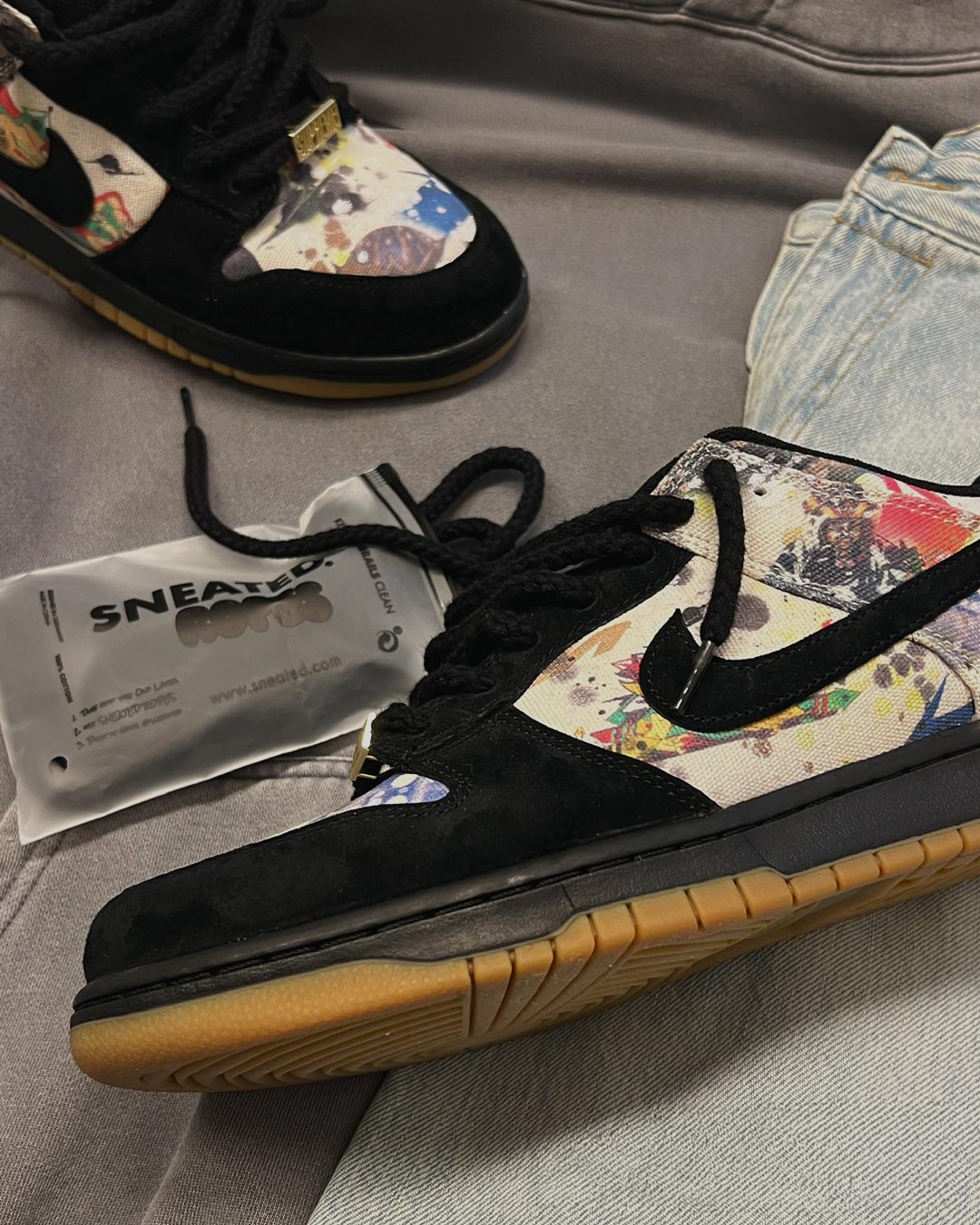 black rope laces in sb dunk low sneaker