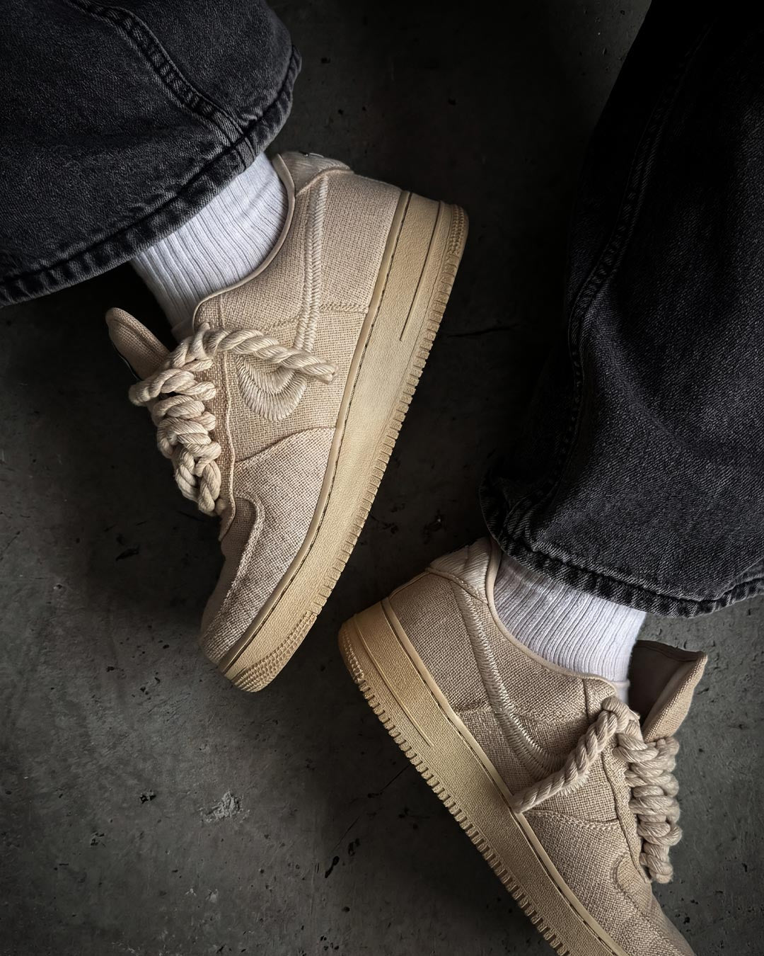 Sneaker mit XXL Rope Laces angezogen