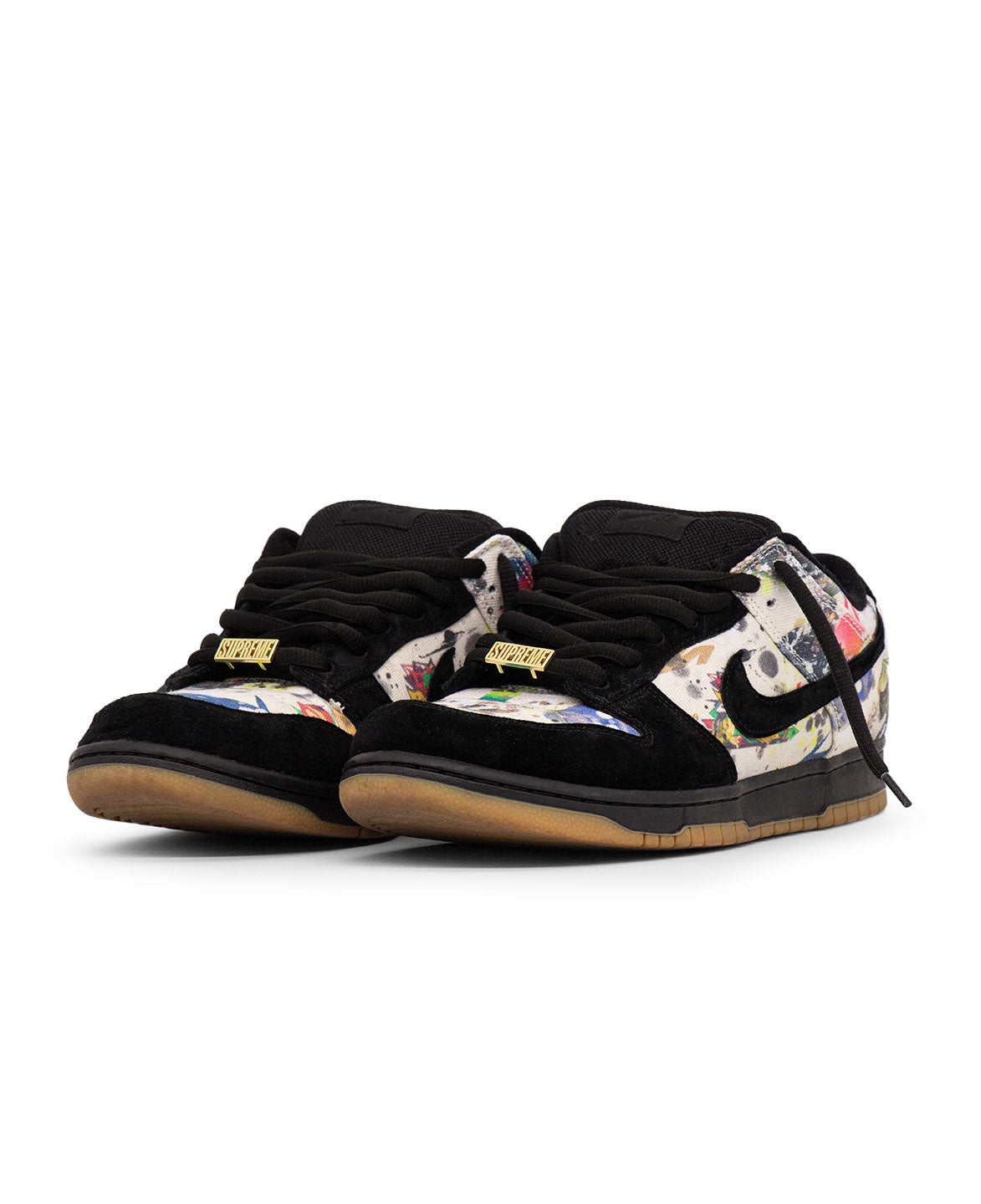 Schwarze Round Laces auf Sneakern gelaced