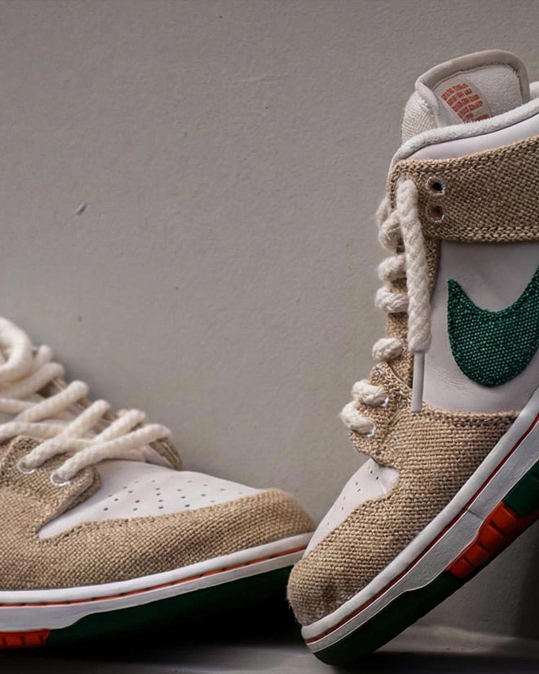 Runde Kordel Schnürsenkel in creme geschnürt