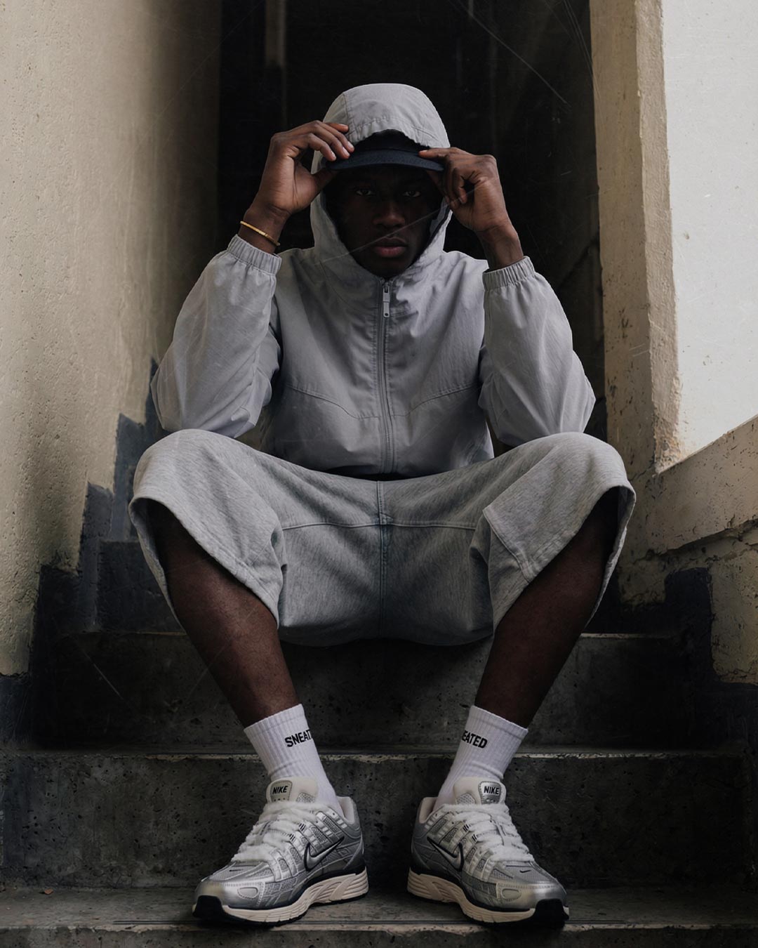 Sneaker mit pinken Fuzzy Laces von SNEATED flauschige Sneaker Schnürsenkel