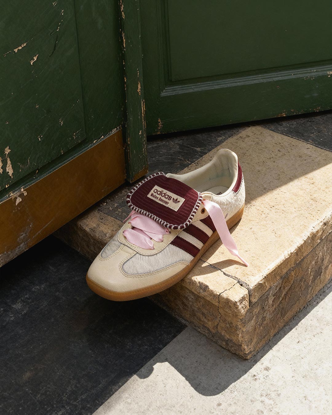 Pink Silky Ribbon Laces auf Sneaker